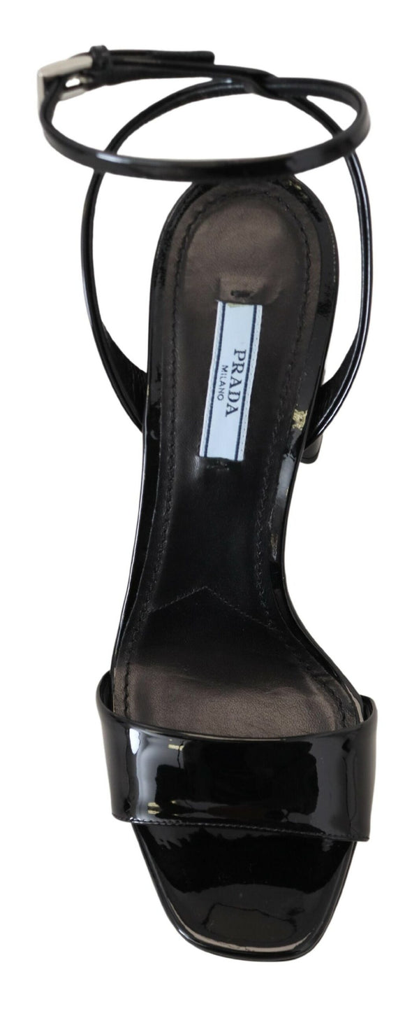 Schwarze Lacksandalen Knöchelriemen Heels Leder