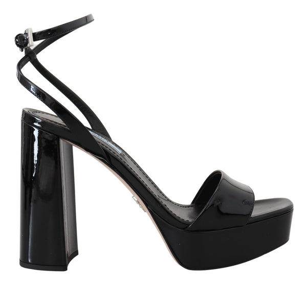 Schwarze Lacksandalen Knöchelriemen Heels Leder