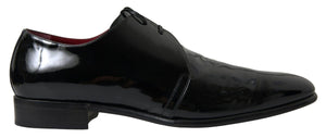 Schwarze Lackleder-Schuhe