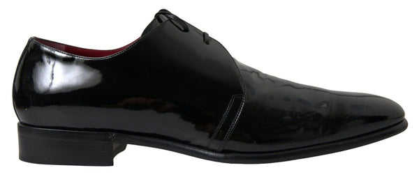 Schwarze Lackleder-Schuhe