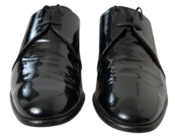 Schwarze Lackleder-Schuhe