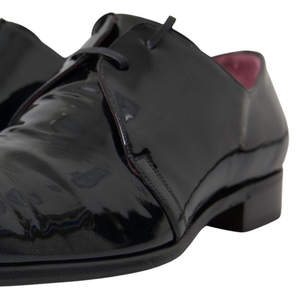 Schwarze Lackleder-Schuhe
