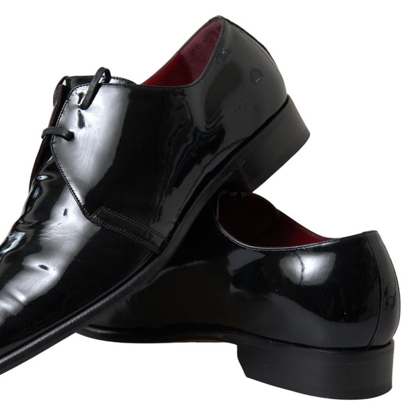 Schwarze Lackleder-Schuhe
