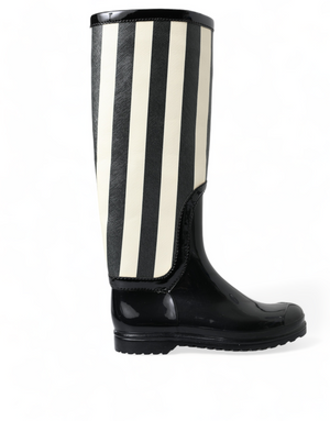 Schwarze kniehohe flache Gummistiefel Schuhe