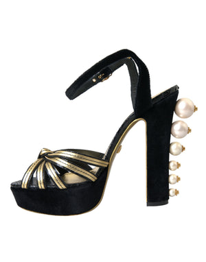 Schwarze, goldene Sandalen mit Verzierungen und Absatz