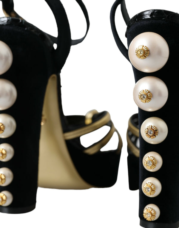 Schwarze, goldene Sandalen mit Verzierungen und Absatz