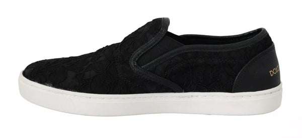 Flache Slip-On-Sneakers aus schwarzem Spitzenleder mit Logo