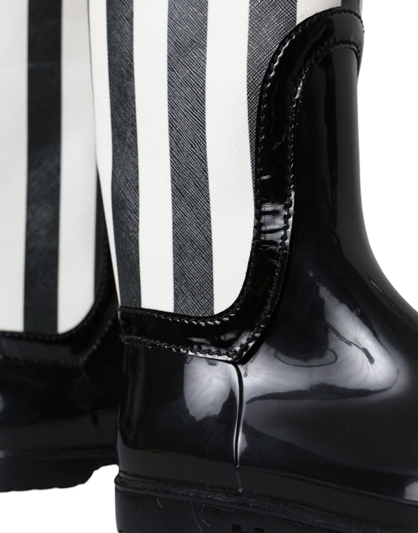 Schwarze kniehohe flache Gummistiefel Schuhe