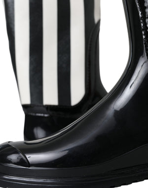 Schwarze kniehohe flache Gummistiefel Schuhe