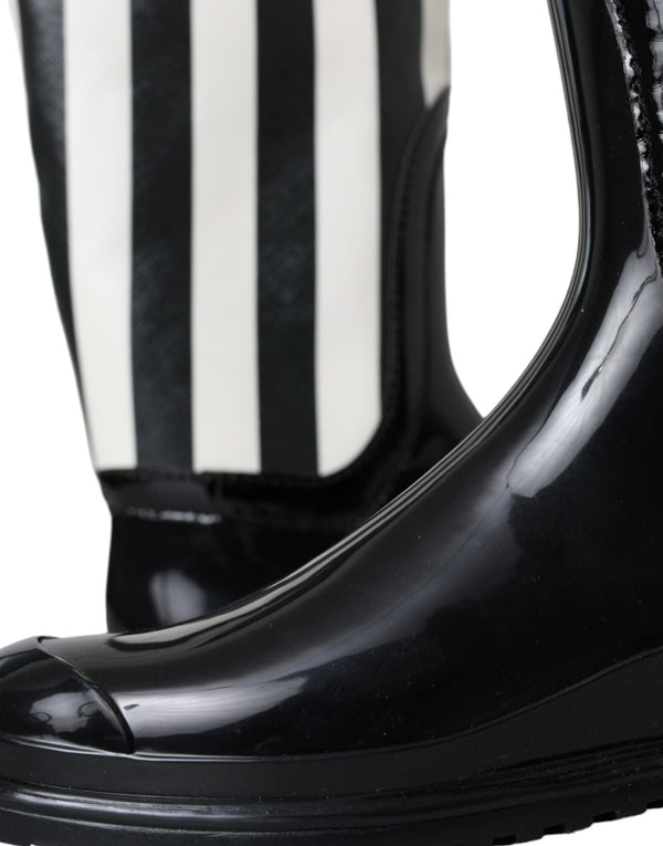 Schwarze kniehohe flache Gummistiefel Schuhe