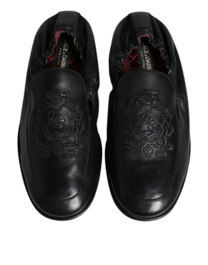 Schwarzes Logo besticktes Leder Loafer Männer Kleid Schuhe