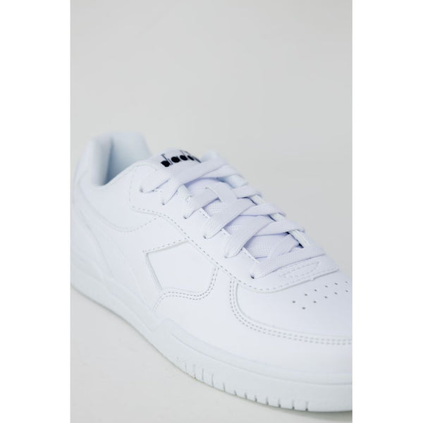 Weiße Sneakers aus Kunstleder
