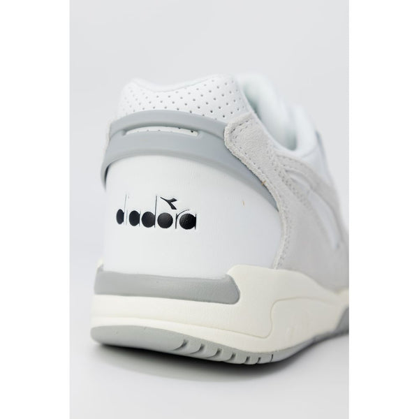Weiße Sneaker aus Kunstleder