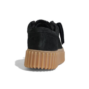Schwarze Plateau-Pumps aus Schwammstoff