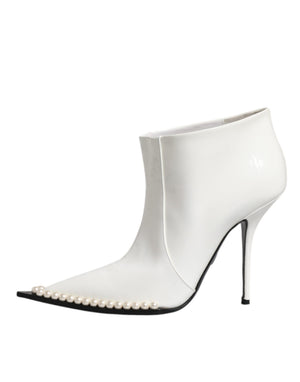 Weiße Kunstlederstiefelette mit Perlenbesatz Schuhe