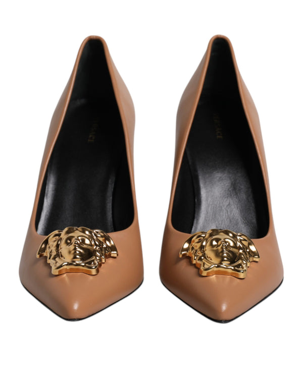 Braun Leder Logo Plaque High Heels Pumps Schuhe