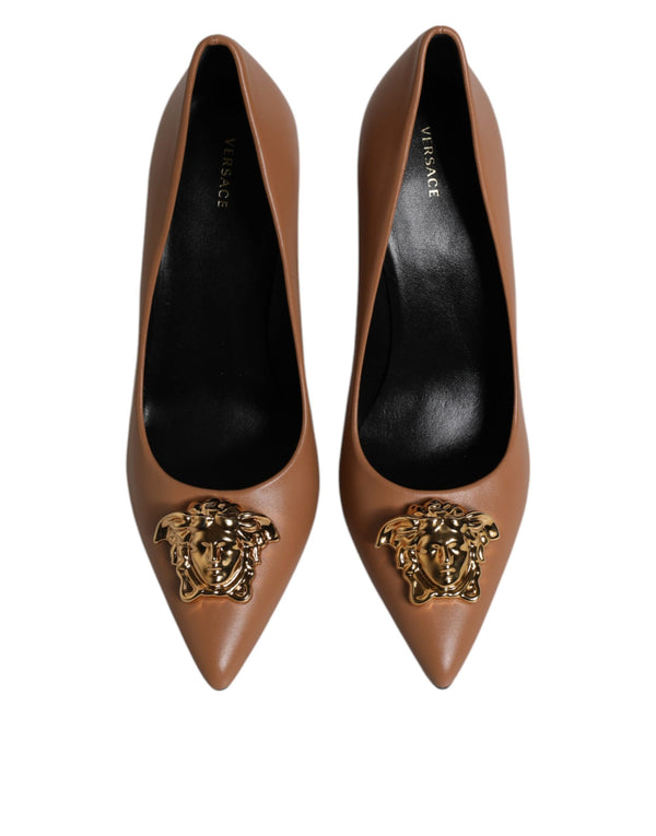 Braun Leder Logo Plaque High Heels Pumps Schuhe
