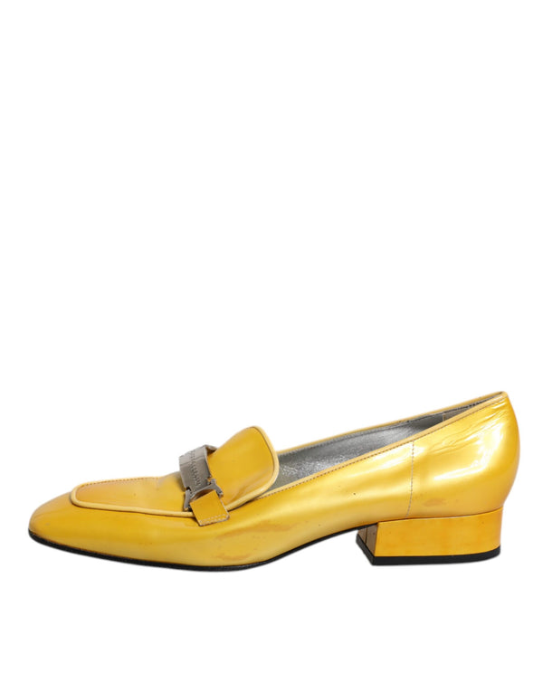 Gelbe Leder Logo Plaque Slip On Mokassin Schuhe