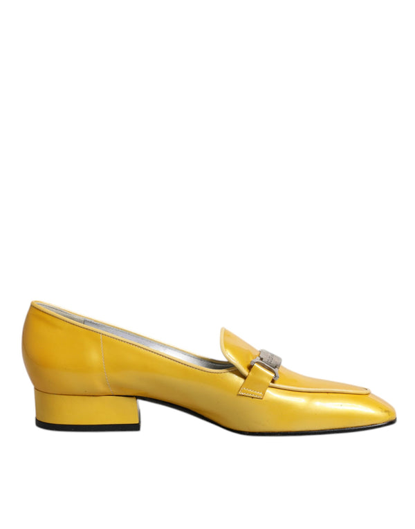 Gelbe Leder Logo Plaque Slip On Mokassin Schuhe