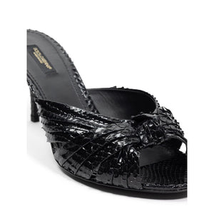 Sandalen mit Schlangenhaut-Print und Plateauabsatz in Schwarz