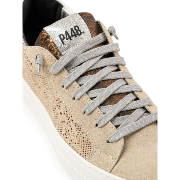 Beigefarbene Leder-Sportschuhe