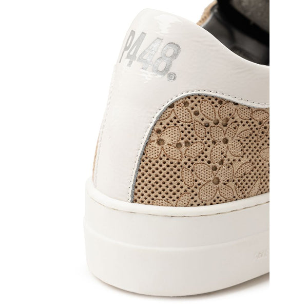 Beigefarbene Leder-Sportschuhe