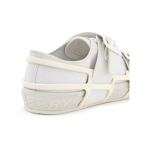 Weiße Baumwoll-Sportschuhe