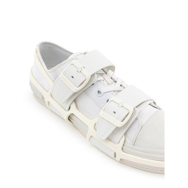 Weiße Baumwoll-Sportschuhe