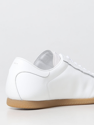 Niedrige, federleichte Sneakers aus Leder und Wildleder