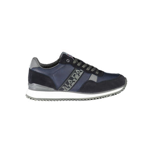 Schlichte, kontrastreiche Sneakers mit unverwechselbarem Stil