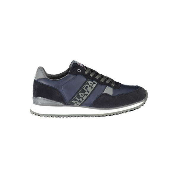 Schlichte, kontrastreiche Sneakers mit unverwechselbarem Stil