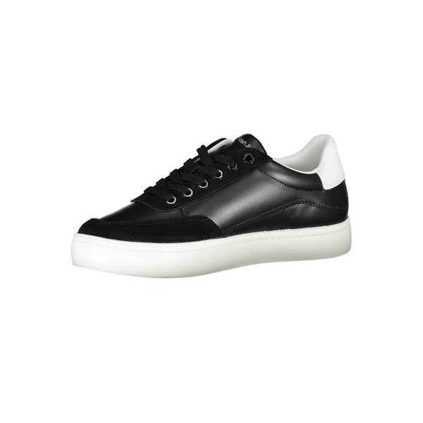 Schlichte schwarze Schnürsenkel-Sneakers mit kontrastierenden Details