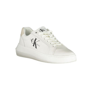 Schicke weiße Schnürsenkel-Sneakers mit kontrastierenden Details