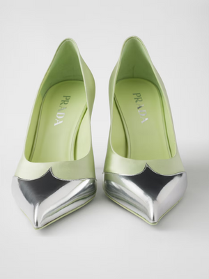 Pumps aus Satin und Metallic-Leder