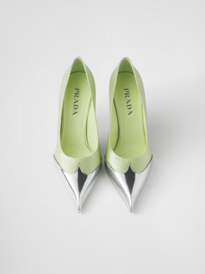 Pumps aus Satin und Metallic-Leder