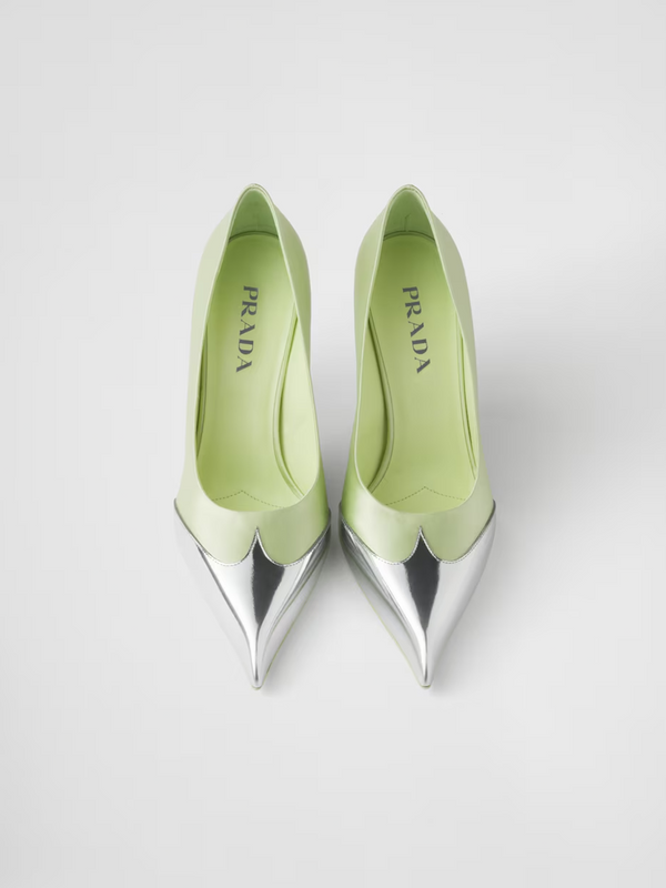 Pumps aus Satin und Metallic-Leder