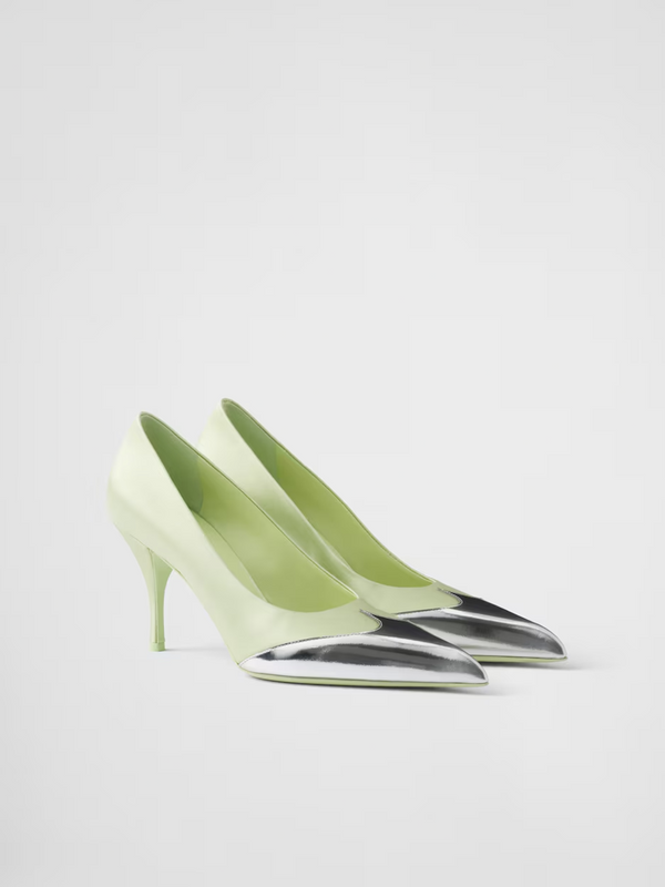 Pumps aus Satin und Metallic-Leder