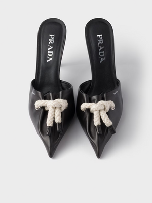 Schwarze Nappaleder-Sandalen mit Seilzug