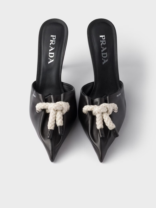 Schwarze Nappaleder-Sandalen mit Seilzug