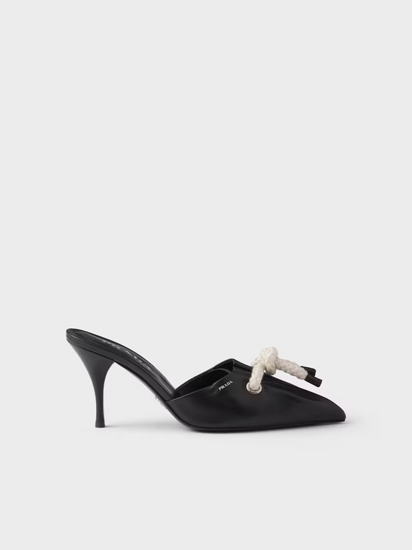 Schwarze Nappaleder-Sandalen mit Seilzug