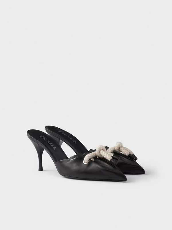 Schwarze Nappaleder-Sandalen mit Seilzug