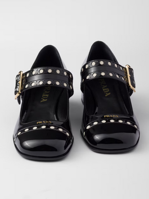 Mary Jane Pumps aus schwarzem Lackleder