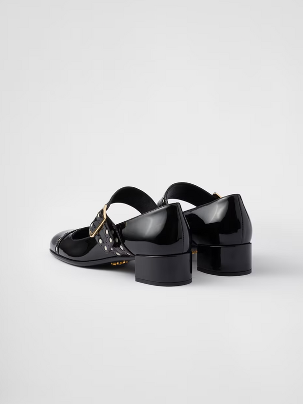 Mary Jane Pumps aus schwarzem Lackleder