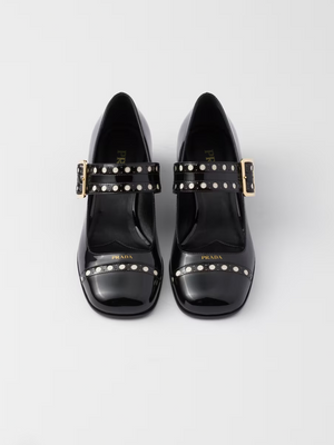 Mary Jane Pumps aus schwarzem Lackleder