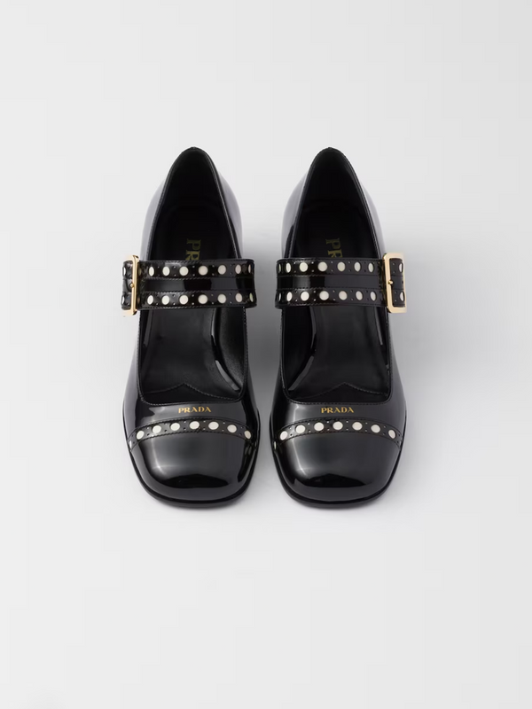 Mary Jane Pumps aus schwarzem Lackleder