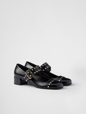Mary Jane Pumps aus schwarzem Lackleder