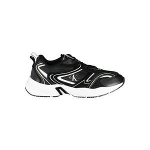 Schlichte schwarze Schnürsenkel-Sneakers mit kontrastierenden Details