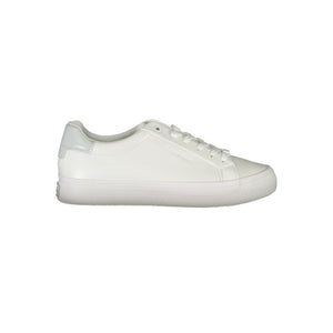 Elegante weiße Sneakers mit kontrastierender Verzierung