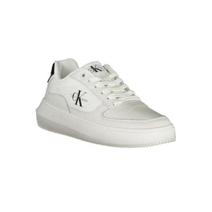 Schlichte weiße Schnürsenkel-Sneakers mit kontrastierenden Details