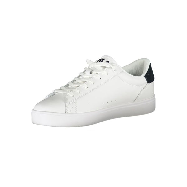 Klassischer weißer Sneaker mit kontrastierenden Details